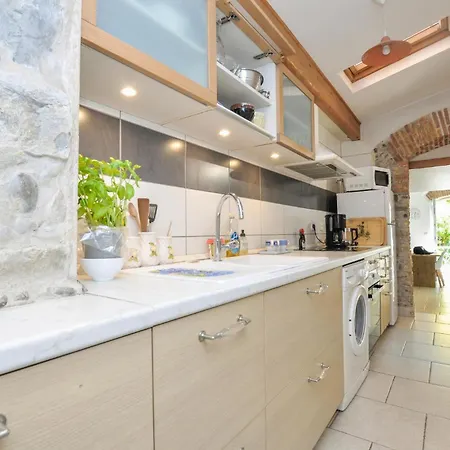 Gorgeous In With Kitchen Appartement Menton