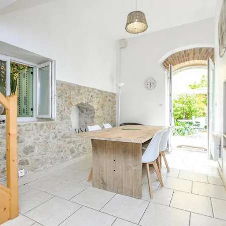 Gorgeous In With Kitchen Appartement